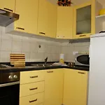 Dora I Kati Orebic