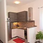 Dora I Kati Apartman *
