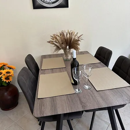 Dora I Kati Apartamento