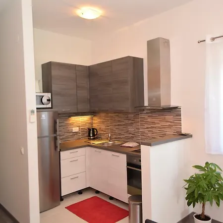 Dora I Kati Apartman *