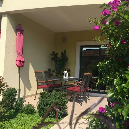 Dora I Kati Apartament *